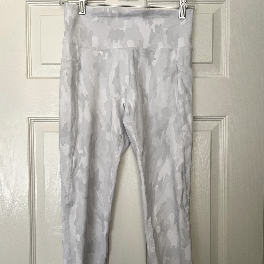Buffbunny Snow Camo - Medium leggings
